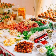 Người dân thành phố sầm uất bậc nhất nước Mỹ xếp hàng dài đi ăn buffet: Gần 2 triệu đồng/ suất, đợi 2 tiếng vẫn đắt khách vì thỏa mãn 1 nhu cầu giữa thời lạm phát