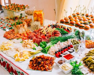 Người dân thành phố sầm uất bậc nhất nước Mỹ xếp hàng dài đi ăn buffet: Gần 2 triệu đồng/ suất, đợi 2 tiếng vẫn đắt khách vì thỏa mãn 1 nhu cầu giữa thời lạm phát